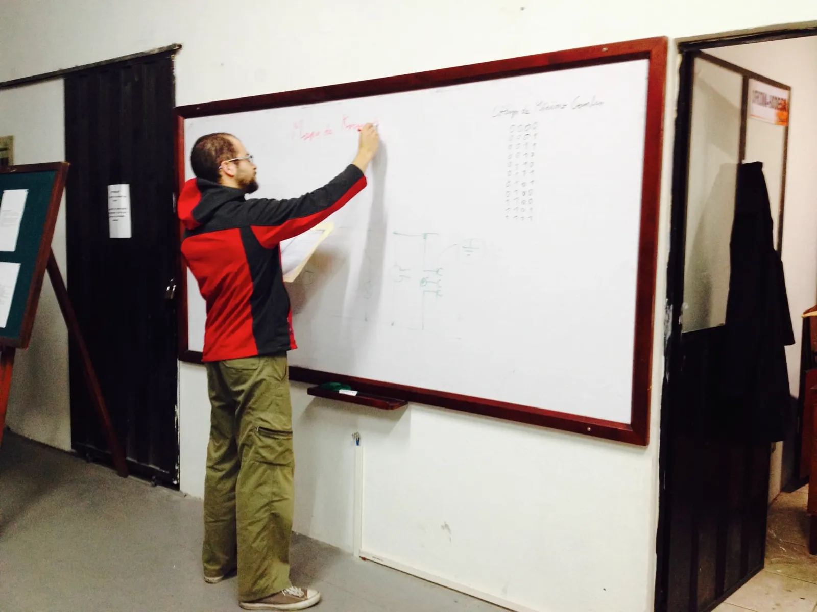 Writing a Karnaugh map and a binary code table on a classroom whiteboard